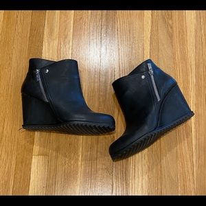 Kenneth Cole stormtrooper booties